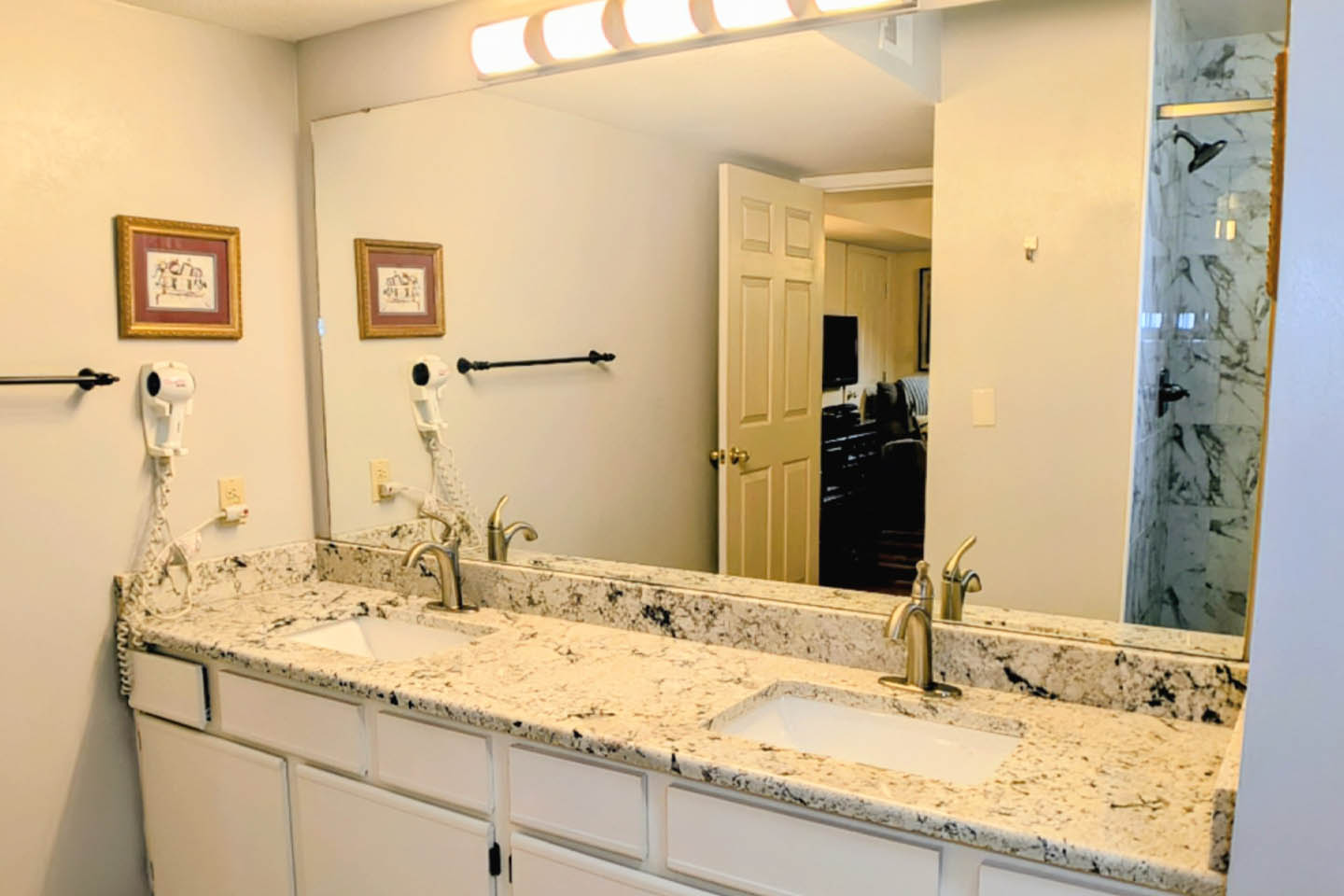 LakeviewLuxury13