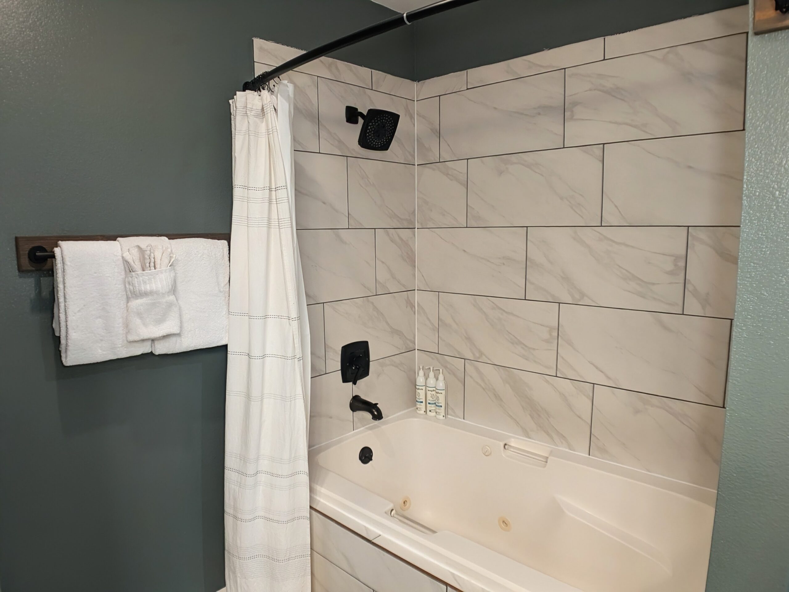 The Royale Retreat_bath2